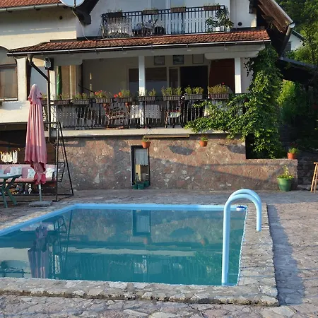 Holiday Sendy Bihać